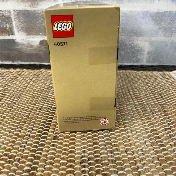 LEGO Limited Edition Retired Seasonal NEW Sealed Wintertime Polar Bear # 40571 - Picture 5 of 8